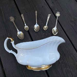 Royal Albert bone China val d’or gravy boat